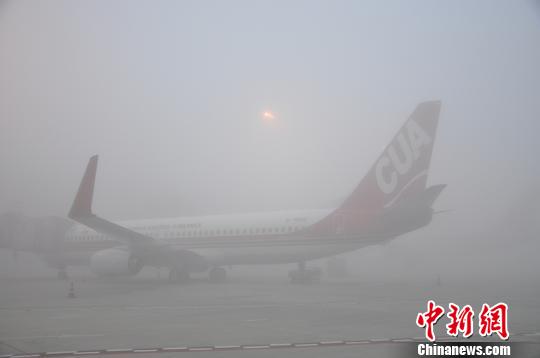 成都大雾致机场2万人次滞留14小时后才恢复