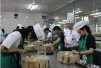 中国学生赴美留学低龄化 出国前上烹饪培训班