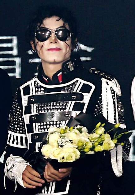 中国迈克尔杰克逊开启MJ传奇复活巡演轰动全