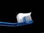 生活窍门：挤牙膏前别蘸水　清洁牙齿效果更好