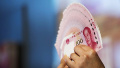 中国真要发行塑料钞票？两位央行副行长说三关键点