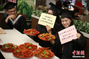 南京高校特色龙虾　“让母校留住你的胃”