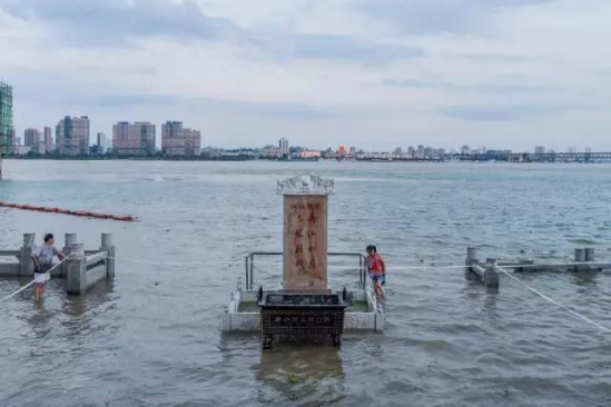 长江2017年1号洪水过境武汉:水位峰值超警戒