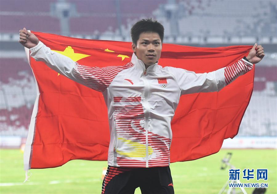 （亚运会·领奖台）（2）田径——男子100米颁奖仪式举行