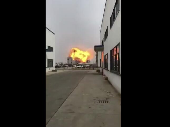 江苏盐城化工厂爆炸救出88人12人死亡 附近幼儿园部分孩子受伤