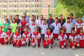河南通许县领导“六一”儿童节看望慰问少年儿童