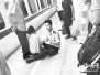 福建：年轻女子火车站跳轨瞬间客运员拼死拽回