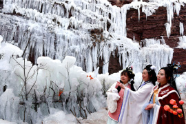河南汝州：迎新春，冰雪運動正當時