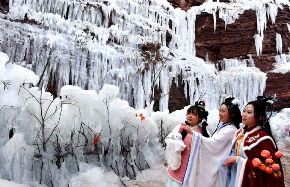 河南汝州：迎新春，冰雪運動正當時