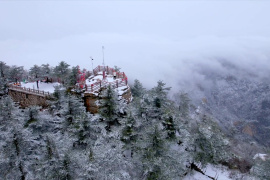河南鲁山：尧山景区迎来新年第一场雪